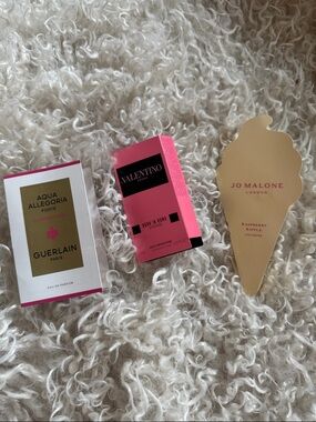 NWT perfume samples  Born in Roma,  Floralbloom, Rasberry Ripple